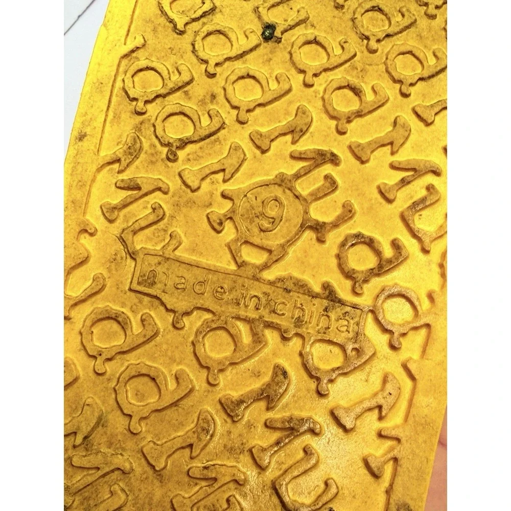 Mudd Billie15K Girls‎ Yellow Logo Slide Sandals Size 6 Y2K Comfort Summer Beach